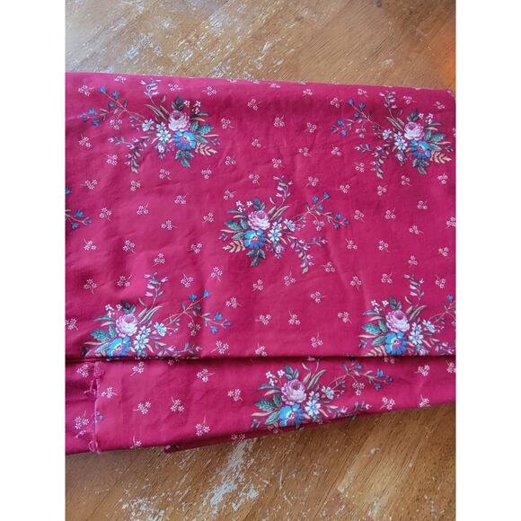 Concord Fabric Inc. Red Floral Cotton Fabric Quilting Sewing 3 Yards 7 Inches - Picture 2 of 5